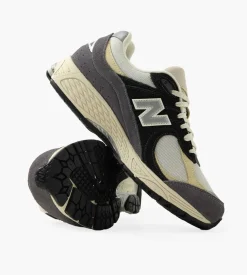New Balance M2002Rv1 Magnet