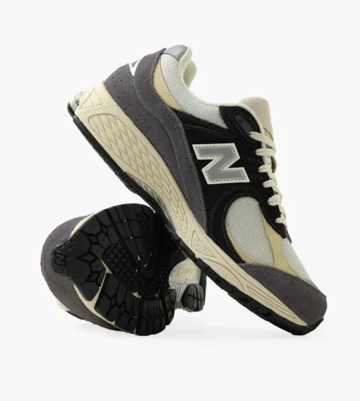 New Balance M2002Rv1 Magnet