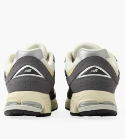 New Balance M2002Rv1 Magnet