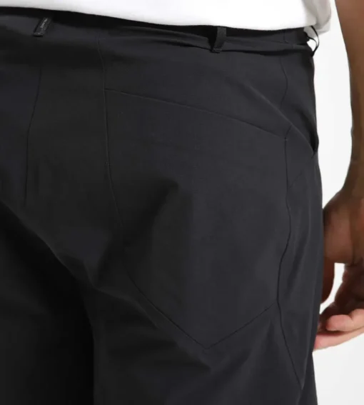 Veilance Voronoi Short Black
